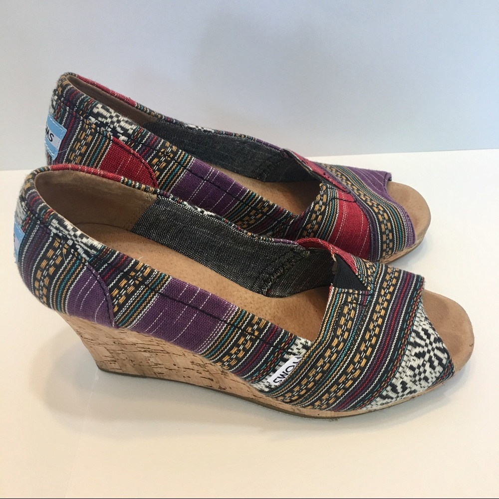 TOMS Printed Wedges